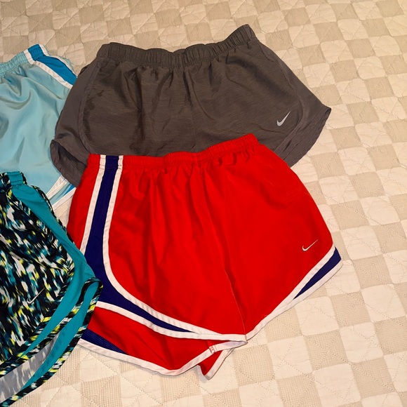 Athletic shorts bundle (4) - Picture 3 of 3